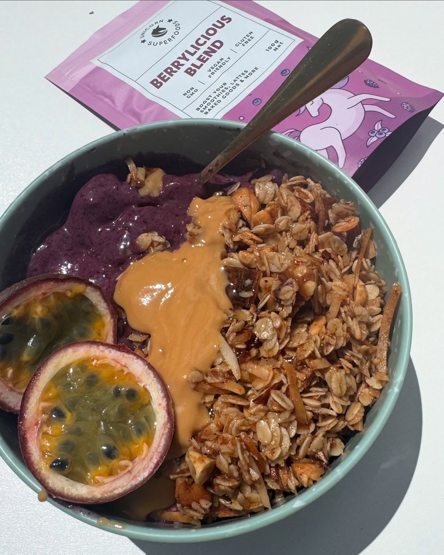 berry smoothie bowl