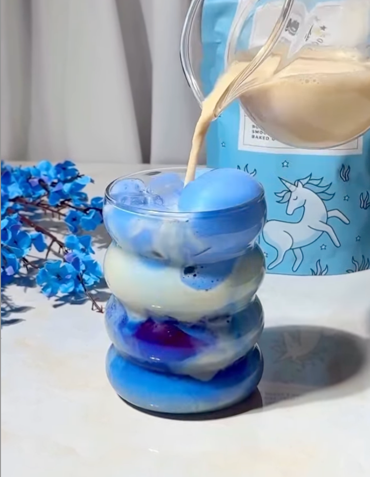 blue spirulina latte